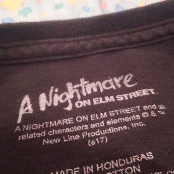 🔥👻 A Nightmare On Elm Street 🏡 Shirt Small ✨ Freddy Krueger 🎃 Horror 📼 💤 - Picture 4 of 7